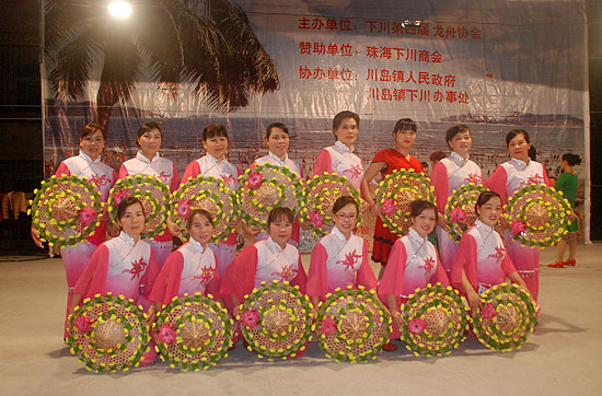 下川妇女欢歌乐舞庆“三八”